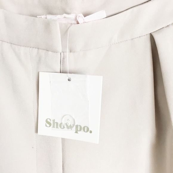 Showpo Plus Size Cream Shorts Size 12 New - Picture 3 of 4
